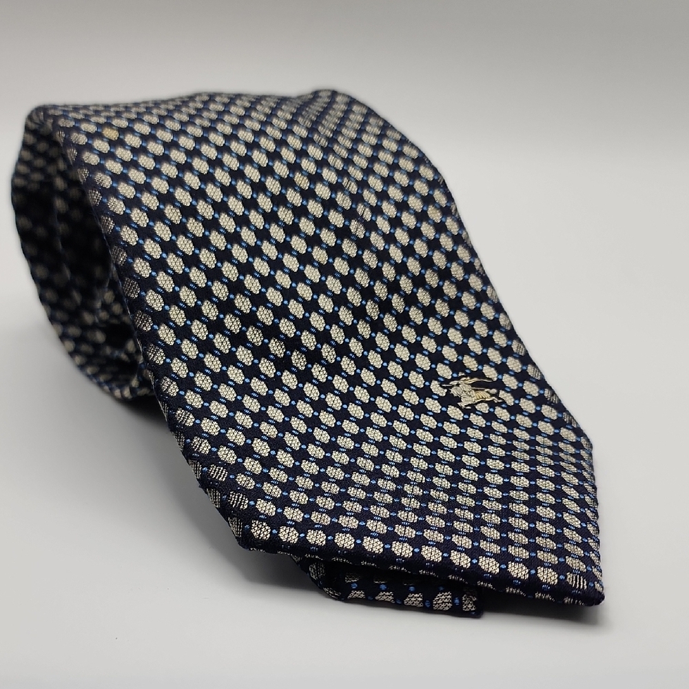 Burberrys Of London Elegant Navy and Silver Men's Tie With COA